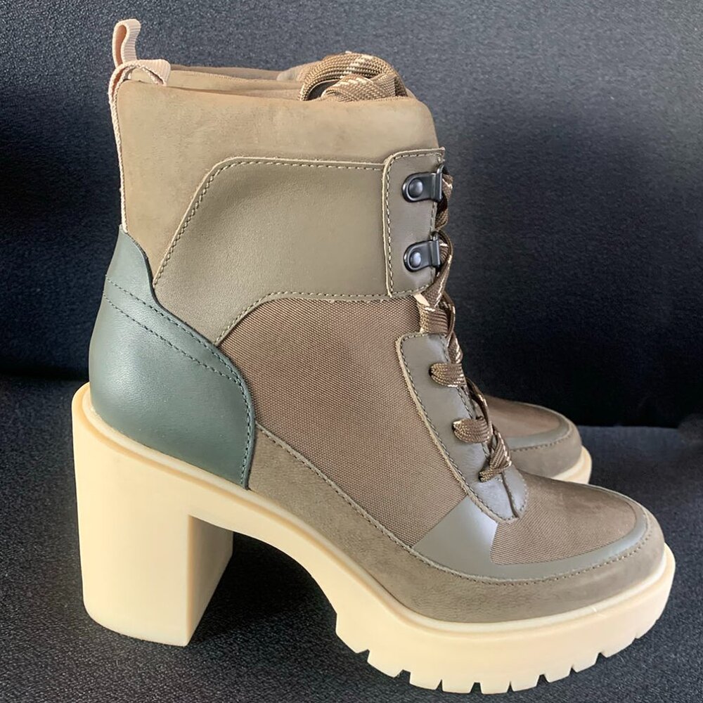 Dolce Vita Women's "Collin" Lace-Up Lug-Sole Platform Booties Size: 8M S sparkle - Picture 2 of 7